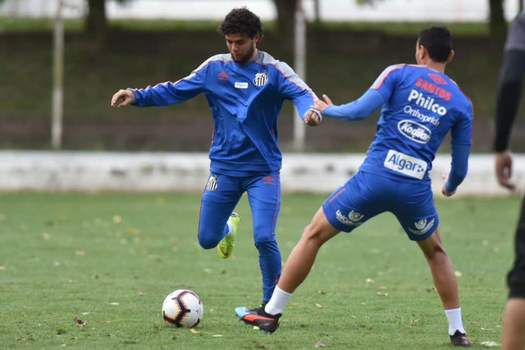 Rodrygo assume a 11 do Santos e Cueva ainda fica fora da lista da Sul-Americana