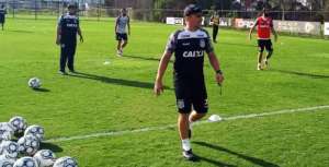 Ponte surpreende e anuncia demissão de auxiliar-técnico que venceu o São Paulo