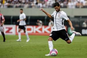 Corinthians chega a acordo para vender Juninho Capixaba ao Grêmio