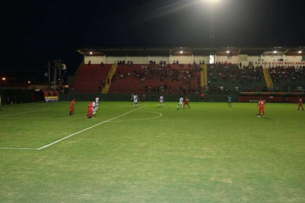 O Velo Clube sofreu mais que o esperado, mas conseguiu vencer o Olímpia (Foto: Renan Riggo)