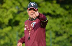 'Enquanto me sentir capaz, vou seguir', diz Jardine, após eliminação do São Paulo