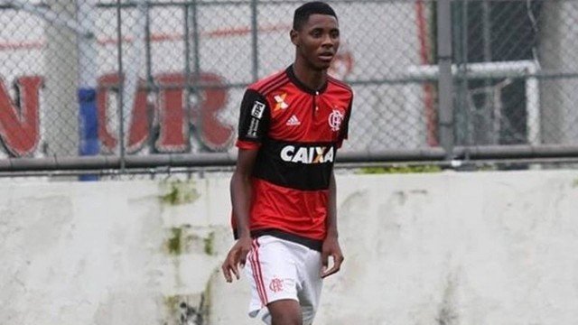 Seis dias após incêndio, atletas da base do Flamengo permanecem internados