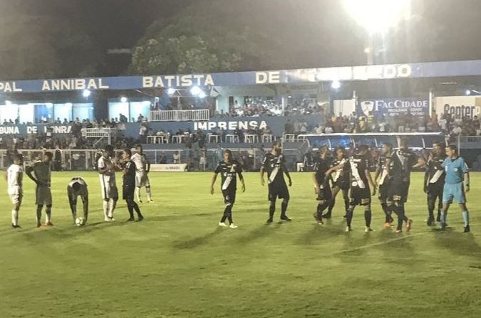 Comissão da CBF suspende trio de arbitragem de Ponte e Aparecidense