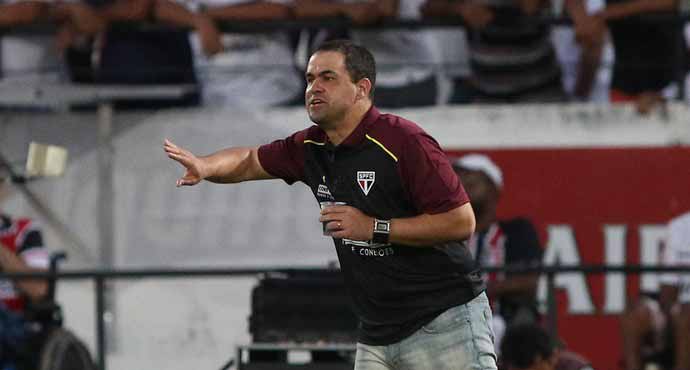 Jardine deixa o comando do São Paulo, mas segue no clube em outra função