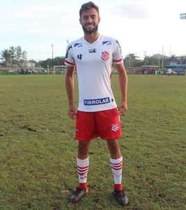 Após chegar a ficar na UTI por conta de incêndio, zagueiro do Bangu recebe alta