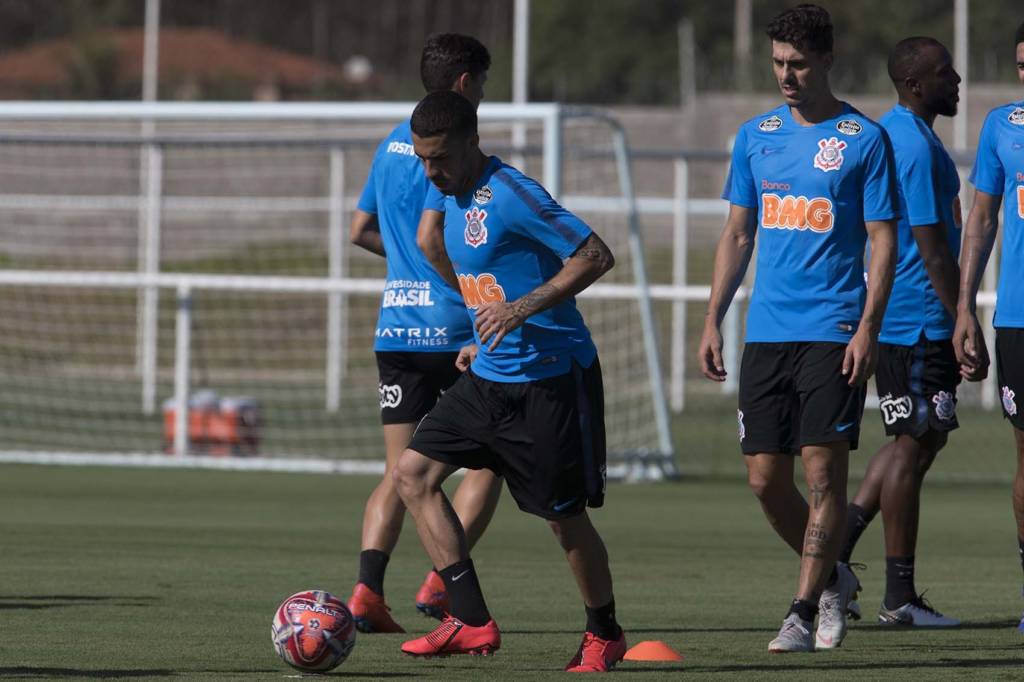 Paulistão: Com cirurgia marcada, volante desfalca Corinthians por três meses