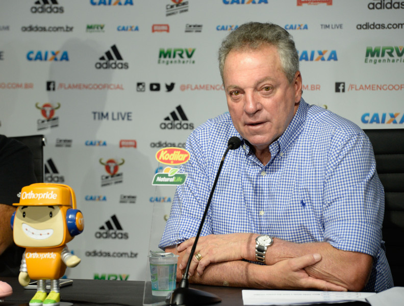 Carioca: Após eliminação, Abel sai em defesa de estrela do Flamengo