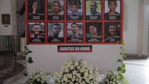 Com vice-governador, missa marca sétimo dia da tragédia no Ninho do Urubu