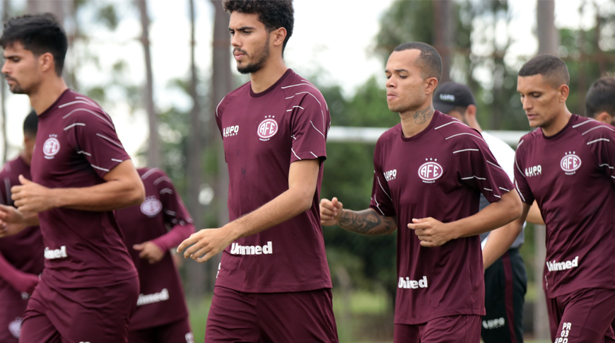 Paulistão: Vinícius Munhoz promete mexer minimamente na Ferroviária contra o Palmeiras