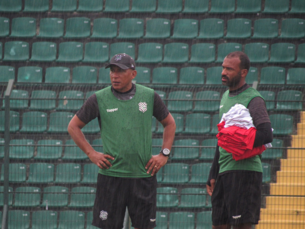 Catarinense: Hemerson Maria fecha treino e aumenta mistério no Figueirense para clássico