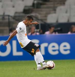 Novo homem das bolas paradas, Sornoza chega à sua 3ª assistência pelo Corinthians