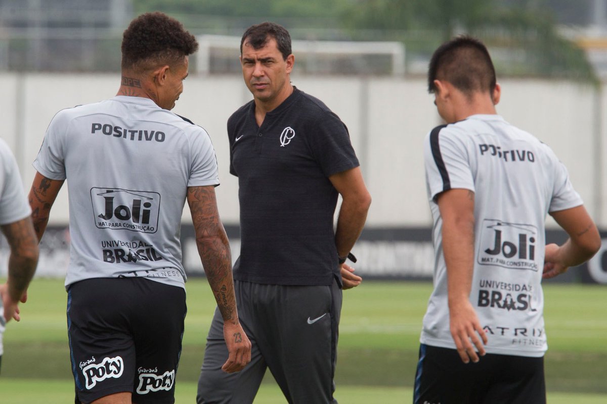 Carille deve manter formação que empatou com Racing no clássico contra São Paulo