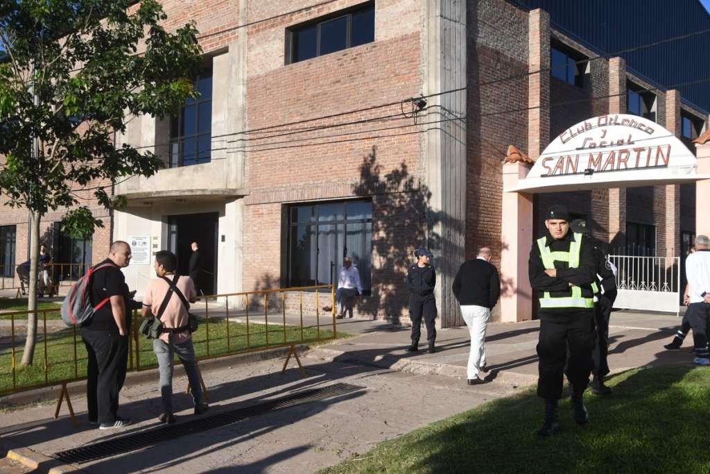 Corpo do argentino Emiliano Sala foi velado no clube San Martín de Progreso