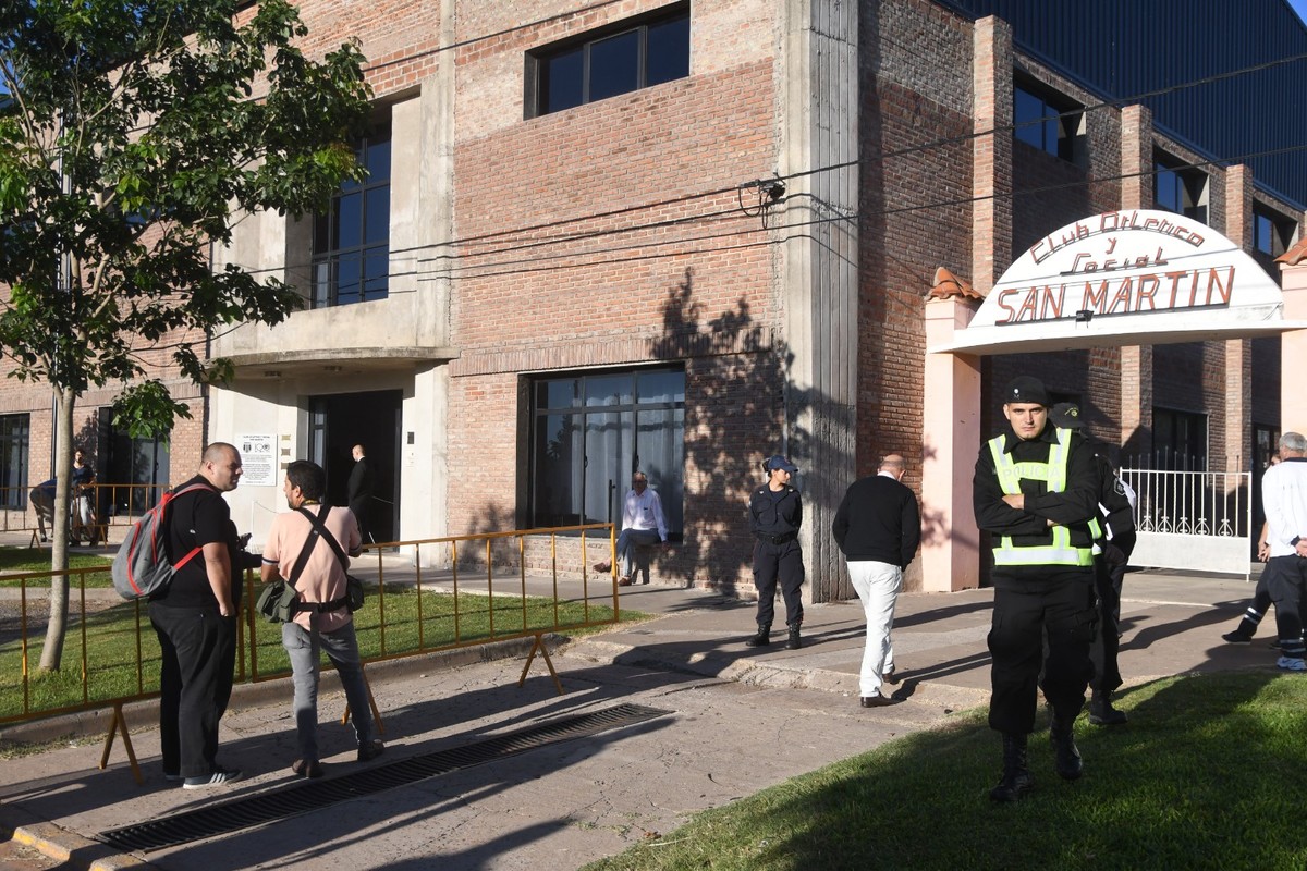Meia argentino é velado no clube que o revelou para o futebol