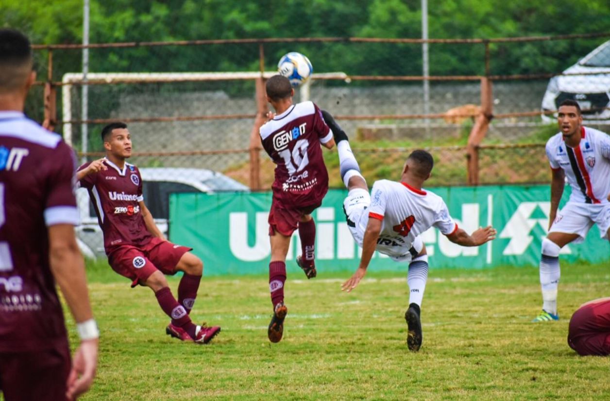 CAPIXABA: Mandantes dão show e embolam briga pela liderança