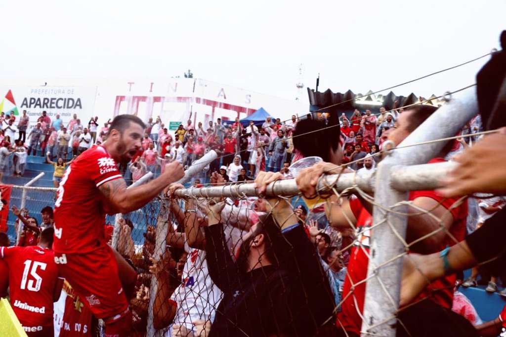 Na abertura da rodada, Vila Nova vence Aparecidense e assume vice-liderança