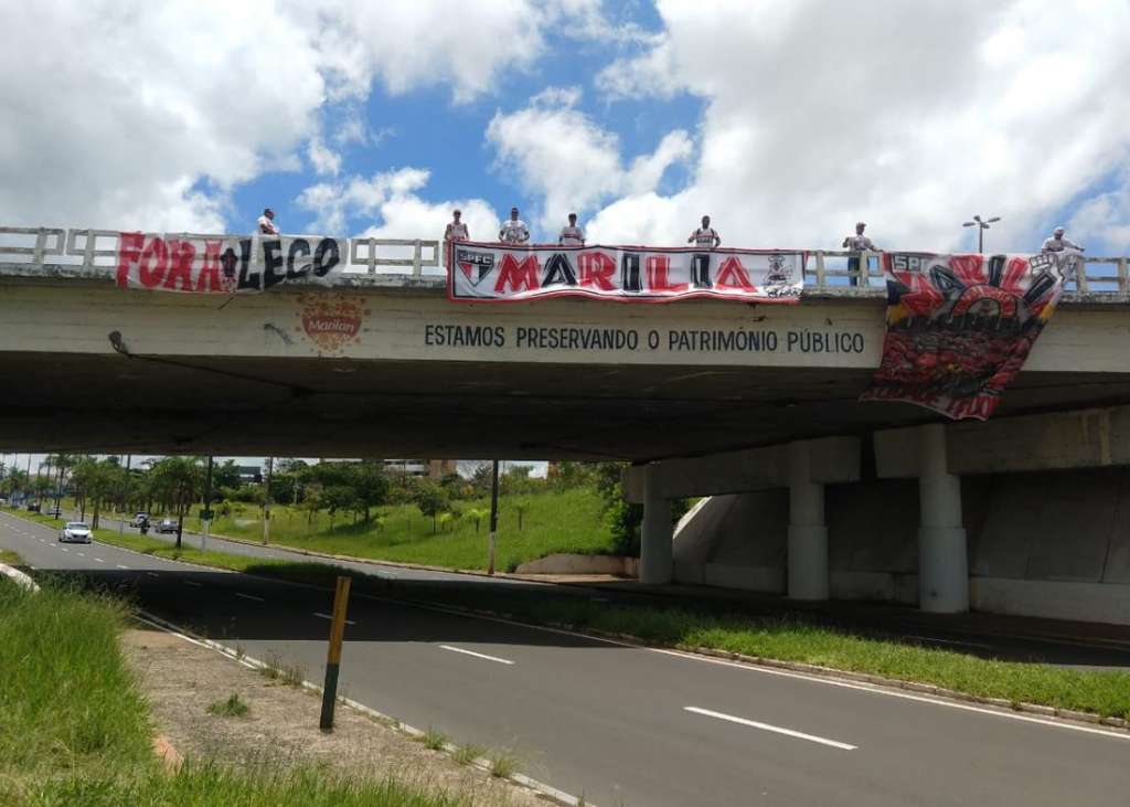Torcedores do São Paulo protestaram por todo Brasil contra o presidente Leco