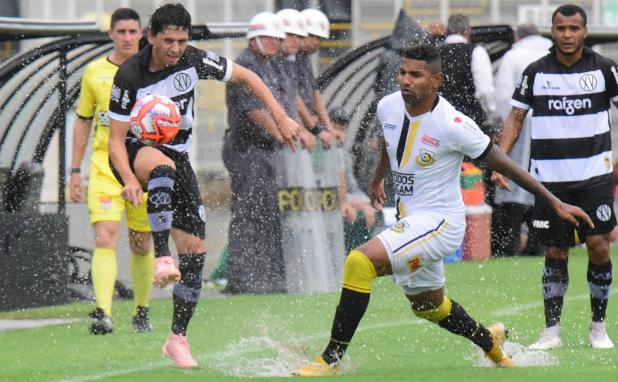 XV de Piracicaba venceu o São Bernardo em jogo debaixo de chuva. Gol foi marcado por Ítalo, de cabeça