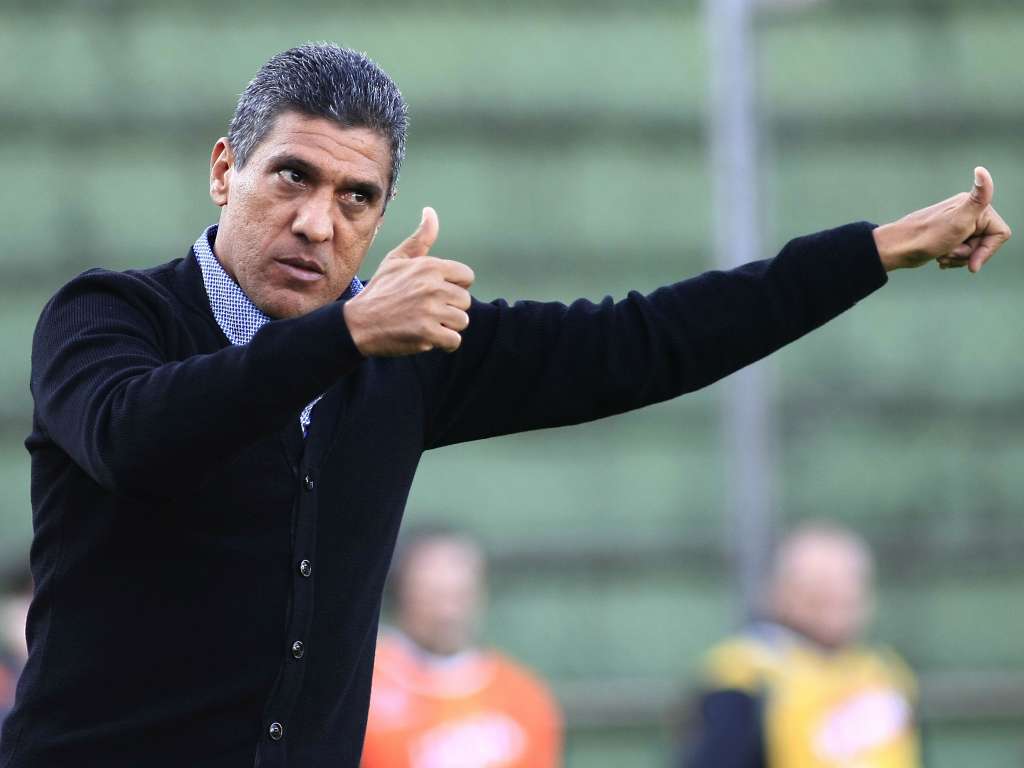 O técnico Silas vai fazer sua estreia no comando do São Bento diante do Oeste