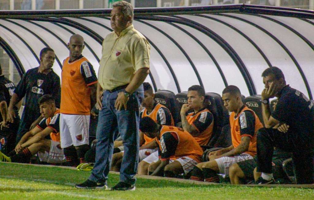 Roberto Cavalo chega ao Botafogo com a missão de manter o clube na elite do Paulistão