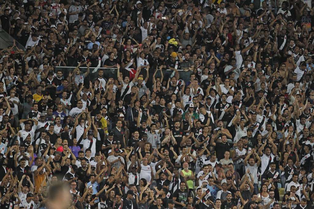 Após confusão do lado de fora, Maracanã recebe torcida em final da Taça Guanabara