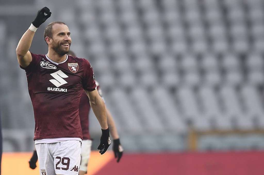 Napoli empata com o Torino e vê líder Juventus cada vez mais longe