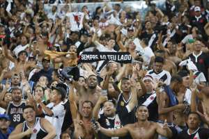 Confusão no Maracanã ofusca feito do Vasco no Carioca; Valentim vê 'risco enorme'