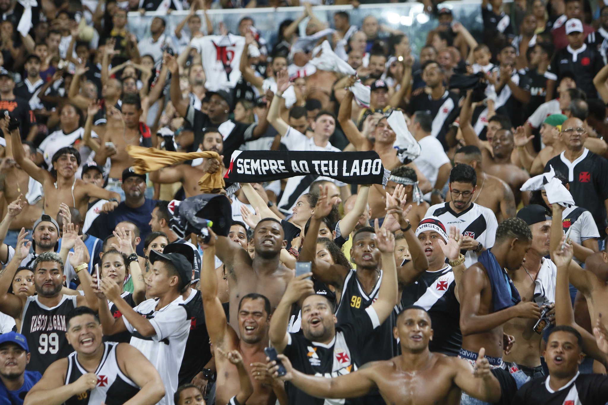 Confusão no Maracanã ofusca feito do Vasco no Carioca; Valentim vê ‘risco enorme’