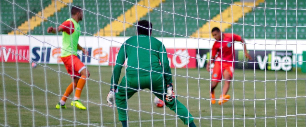 Paulistão: Guarani desafia tabu para vencer o Santos no Pacaembu