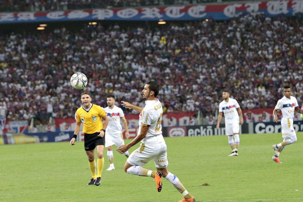 Lateral do Fortaleza é monitorado por rival do Brasileirão