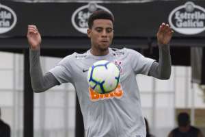 Treino nas férias é um dos segredos da boa fase de Gustavo no Corinthians