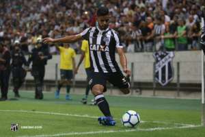 Durante aniversário, lateral confirma acerto com Santos; anúncio deve acontecer em breve