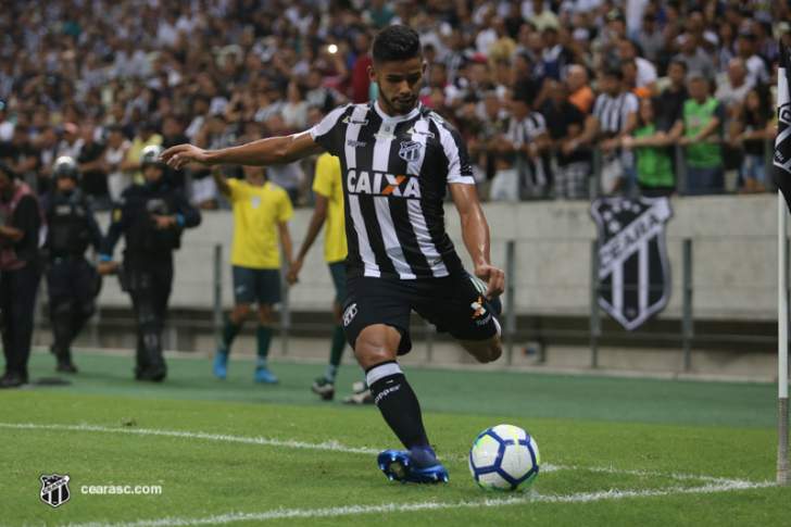 Durante aniversário, lateral confirma acerto com Santos; anúncio deve acontecer em breve