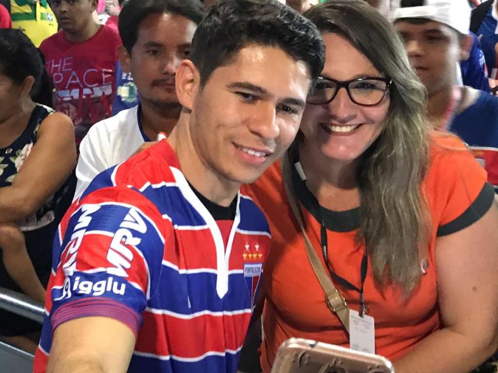 Cearense: De volta ao Fortaleza, torcida recepciona atacante com festa no Aeroporto 2 0002050370374 img