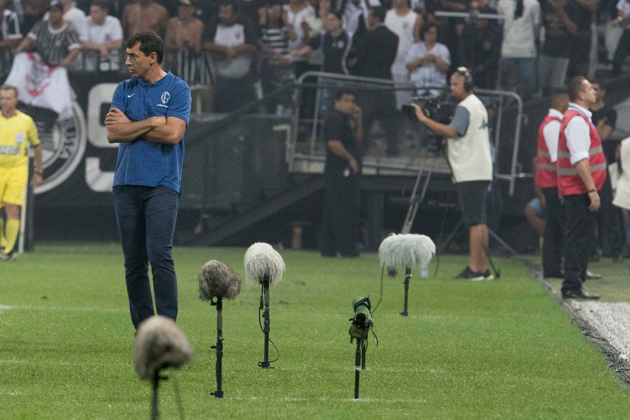 Carille celebra ter ‘encaixado’ padrão tático no Corinthians
