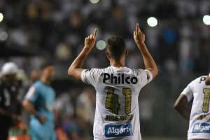 Em grande fase, Jean Mota brilha no Santos e conquista Sampaoli