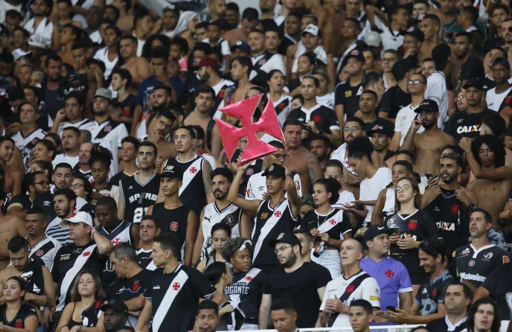  Presidentes do Vasco e do Fluminense se esquivam de acordo por Maracanã