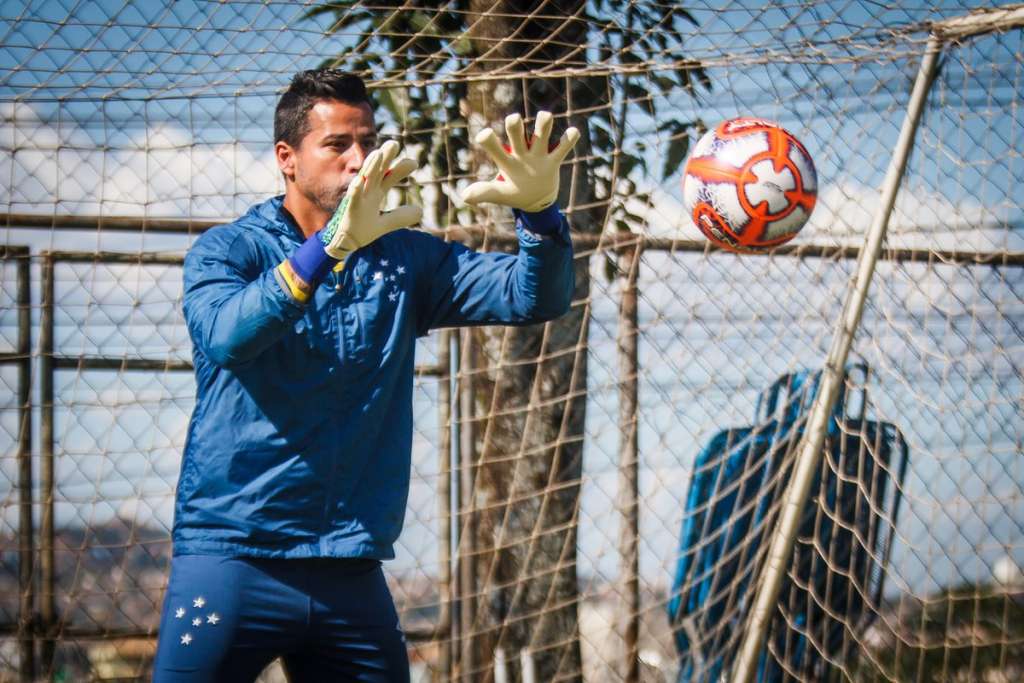 Fábio minimiza tropeços do Cruzeiro em clássicos e já projeta Libertadores