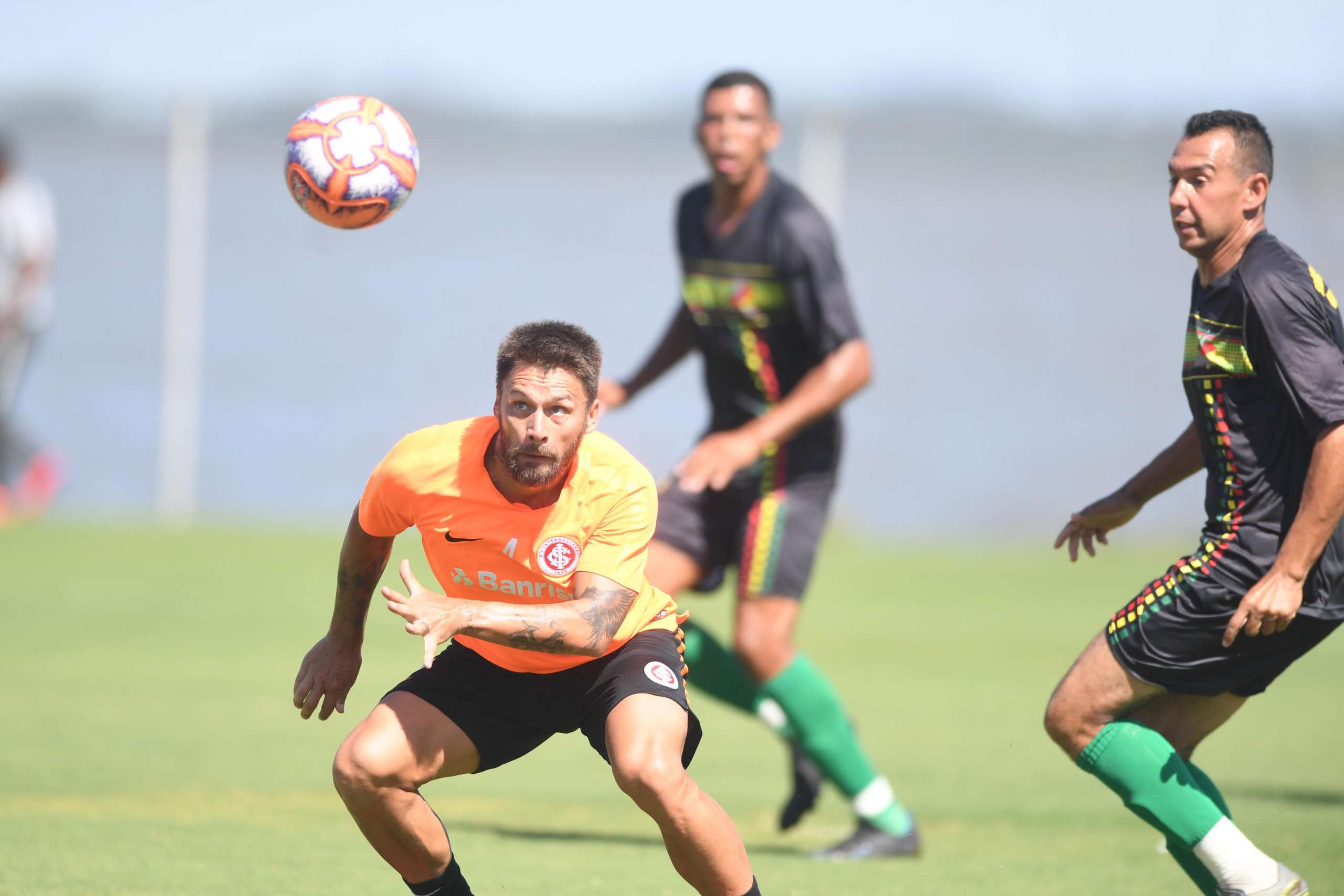 Sem Guerrero, reservas do Inter goleiam Sindicato de Atletas em jogo-treino