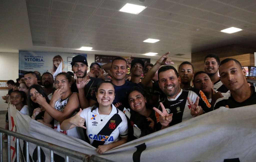 Vasco é recebido com festa em Vitória e Bruno César celebra 'privilégio'