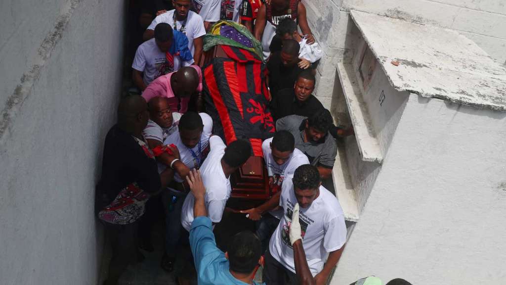 Famílias das vítimas do incêndio no Ninho do Urubu ainda não sabem quanto vão receber