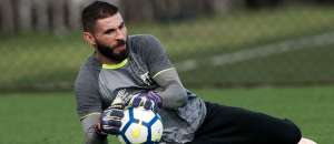 Ídolo santista, Vanderlei foge de polêmica: 'Goleiro tem de ser bom com as mãos'