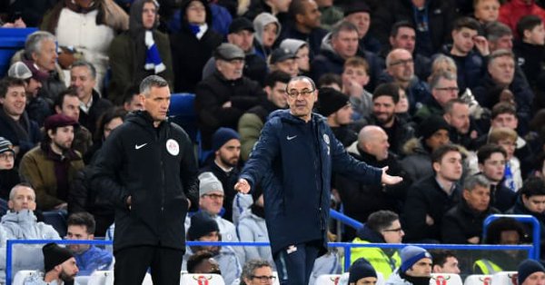 Sob pressão, Sarri projeta permanecer no comando do Chelsea por um ‘longo tempo’