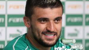 Paulistão: Lateral do Palmeiras, Victor Luís elogia Santos antes de clássico