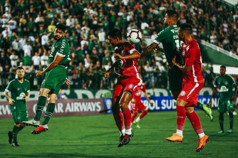 Eliminada, Chapecoense promete protestar contra arbitragem da Sul-Americana