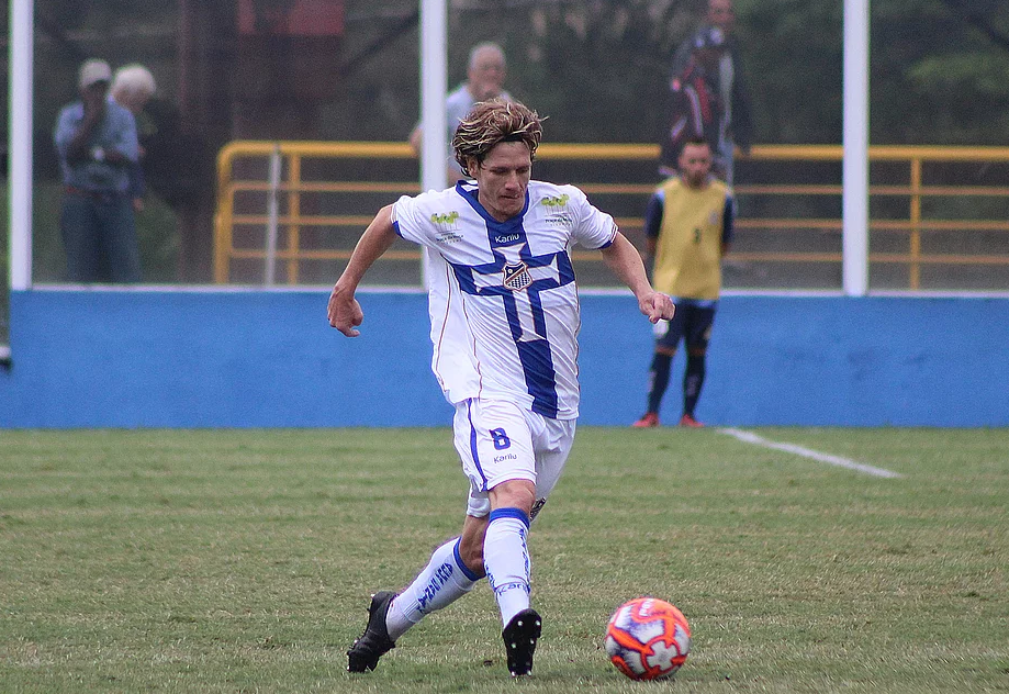 Paulista A2: Volante do Água Santa destaca melhora constante do time no torneio