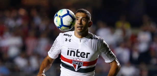 Perdendo espaço no São Paulo, Diego Souza interessa ao Sport