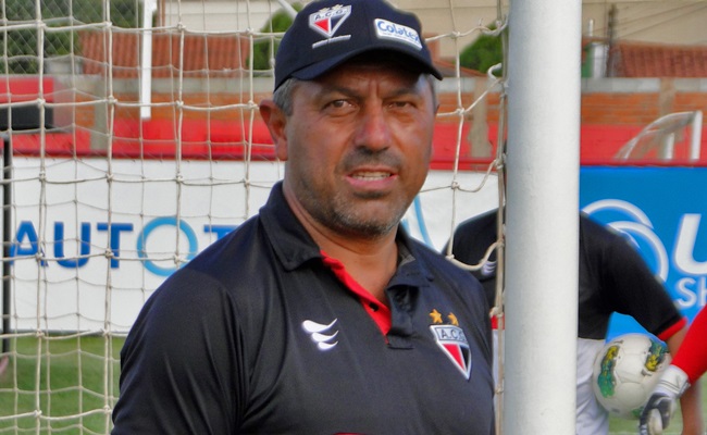 Catarinense: Tubarão anuncia ex-treinador de Atlético-GO e Náutico