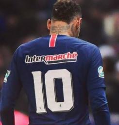 Neymar voltará ao Brasil por dez dias para seguir tratamento de fratura no pé