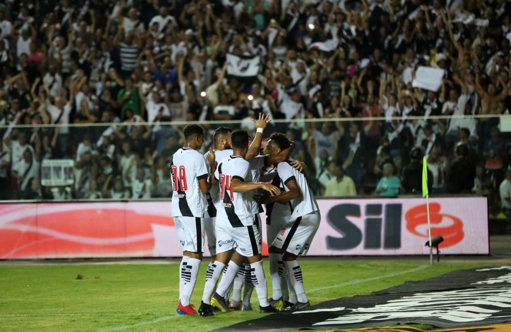 Jogadores do Vasco da Gama comemoram o gol marcado por Lucas Mineiro (Foto: Carlos Gregório Júnior/Vasco)